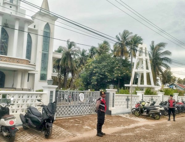 Personel Polsek Rote Barat Lakukan Patroli, Jamin Kenyamanan Masyarakat Saat Beribadah