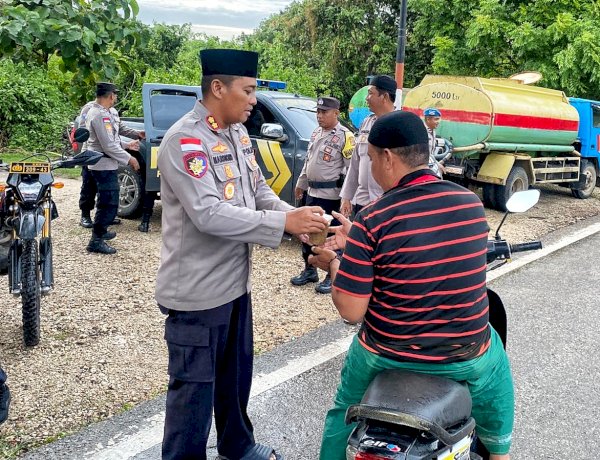 Kapolres Rote Ndao : Safari Ramadhan dan Bagi Takjil Jelang Buka Puasa, Wujud Polri Untuk Masyarakat