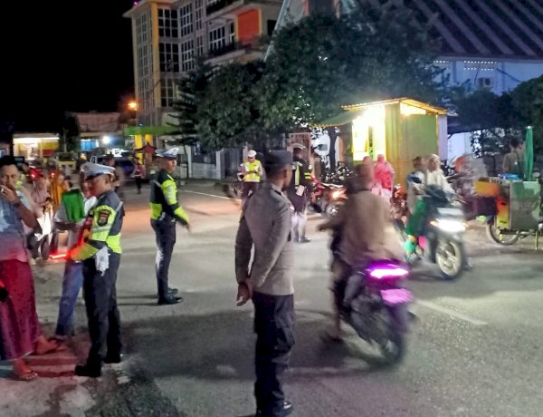 Personel Polsek Lobalain Lakukan Pengamanan Sholat Tarawih, Jamin Kemyamanan Masyarakat