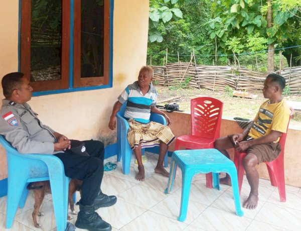 Door to Door System,  Bhabinkamtibmas Polsek Rote Barat Daya Sampaikan Himbauan Kamtibmas