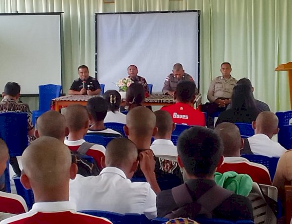 Hadirkan Orang Tua Siswa, Guru dan Tokoh Masyarakat, Polsek Lobalain Ajak Sama Sama Cegah  Tawuran Pelajar