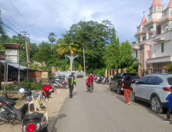 Sat Lantas Polres Rote Ndao Ciptakan Kamseltibcarlantas Saat Kebaktian Minggu