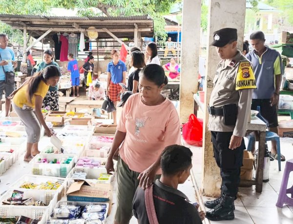 Polsek Rote Tengah Tingkatkan Pengamanan, Jamin Kenyamanan Masyarakat di Pasar  Ufalen