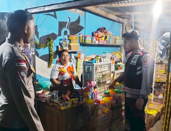 Patroli Malam Personel Polsek Rote Selatan Sasar Aktifitas Masyarakat di Malam Hari