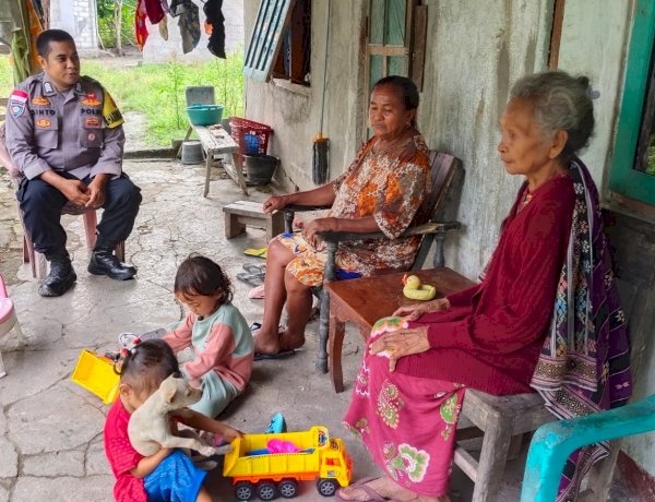 Sambangi Warga di Desa Binaan, Bhabinkamtibmas Polsek Pantaibaru Jaga Kemitraan Jaga Kamtibmas