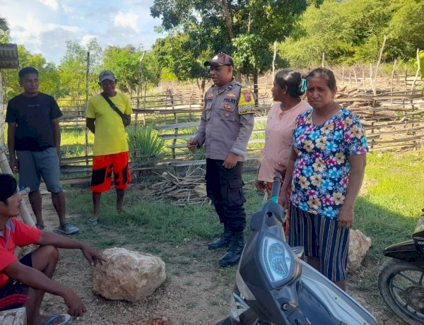 Sambang Warga, Bhabinkamtibmas Polsek Rote Timur Pererat Kemitraan Dengan Masyarakat