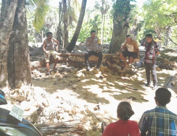 Melalui Kegiatan Sambang, Bhabinkamtibmas Polsek Rote Selatan Ajak Warga Jaga Kamtibmas