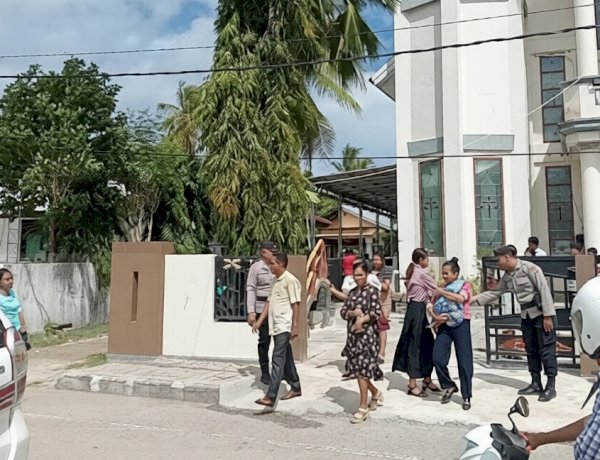 Wujudkan Rasa Aman Saat Ibadah, Personel Polsek Lobalain Lakukan Pengamanan di Gereja