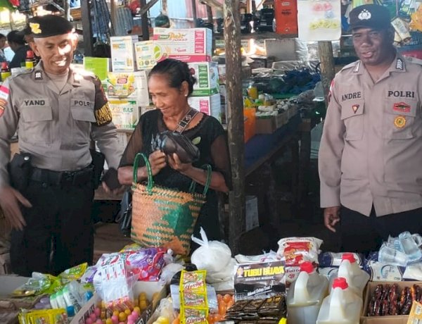 Polsek Rote Selatan Lakukan Pengamanan di Pasar Oele, Jaga Kamtibmas Tetap Kondusif