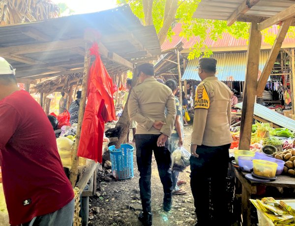 Jamin Keamanan Masyarakat, Personel Polsek Rote Barat Daya Laiukan Pengamanan di Pasar Sakubatun