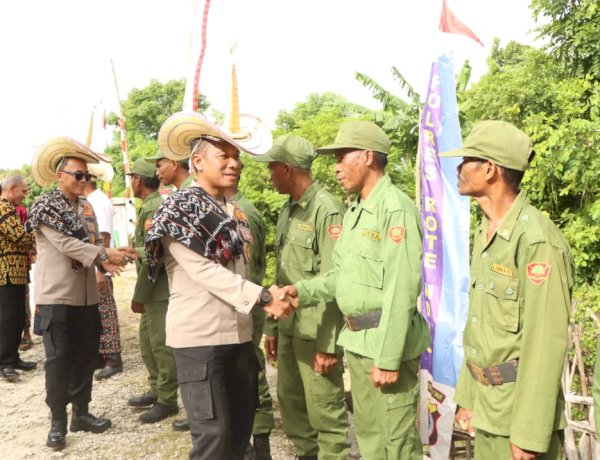 Asistensi Pos Satkamling di Desa Lenupetu Kecamatan Pantaibaru oleh Tim Supervisi Korbinmas Baharkam Polri