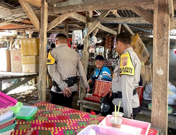 Polsek Rote Barat Laut Lakukan Pengamanan di Pasar Busalangga, Ciptakan Rasa Aman dan Tertib