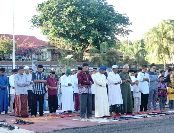 Bersama Masyarakat Polres Rote Ndao Gelar Sholat Idul Adha 1447 H di Halaman Mapolres Rote Ndao