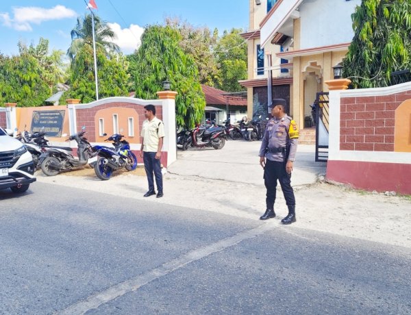 Pastikan Ibadah Berjalan Aman, Polsek Lobalain  Lakukan Pengamanan