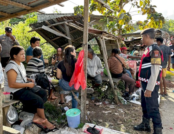 Pastikan Keamanan Masyarakat, Polsek Rote Selatan Lakukan Pengamanan di Pasar Oele