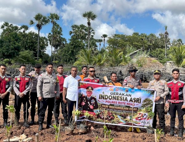Polres Rote Ndao Tanam Mangrove  Jelang Hari Bhayangkara ke-80, Bentuk Jaga Kelestarian Lingkungan