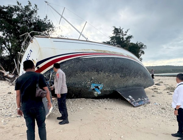 Kapolres Rote Ndao dan PJU Cek Kondisi Kapal Balamara di Pantai Duile