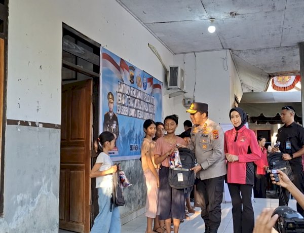 Kapolda NTT Tinjau Langsung  Pelaksanaan Kursus Bahasa Inggris Yang Diinisiasi Oleh Bhabinkamtibmas Polsek Rote Barat