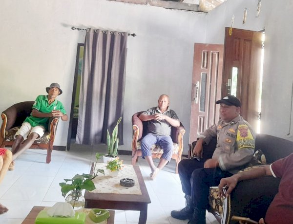 Bhabinkamtibmas Polsek Rote Timur Sambangi Warga, Ajak Jaga Kamtibmas Tetap Kondusif