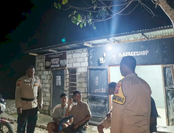 Wujudkan Rasa Aman Bagi Masyarakat, Polsek Rote Tengah Lakukan Patroli Malam