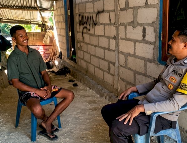 Bhabinkamtibmas Polsek Pantaibaru Sambangi Warga, Jaga Kemitraan  Wujudkan Rasa Aman