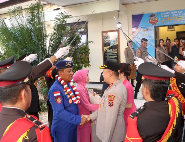 Tradisi Pedang Pora Pelepasan AKBP Mardiono dan Apresiasi Bupati Rote Ndao Atas Kinerja Polres Rote Ndao