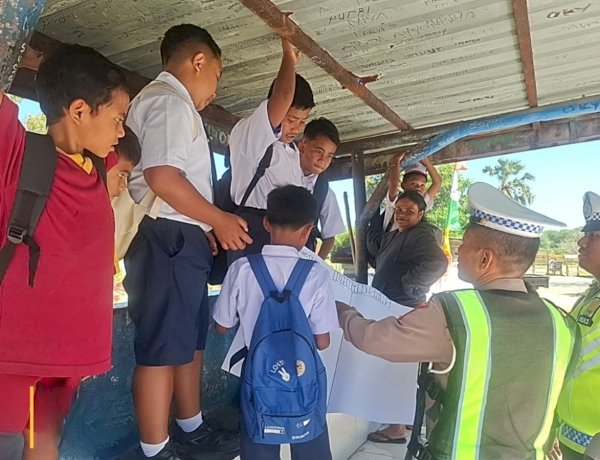 Polantas Menyapa dan Ciptakan Kamseltibcsrlantas, Upaya Sat Lantas Polres Rote Ndao Tekan Angka Lakalantas