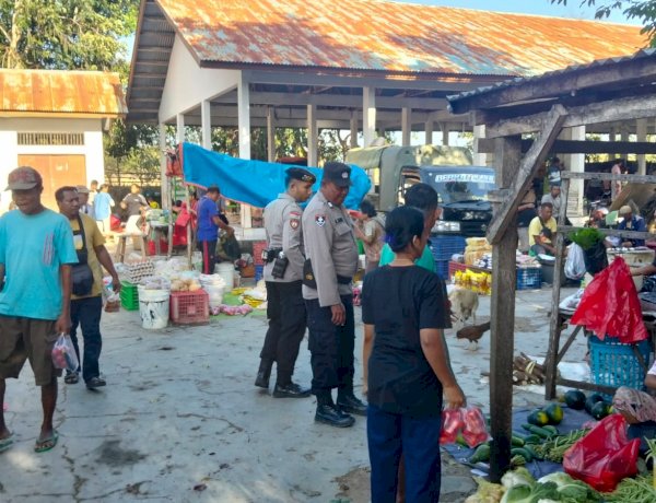 Polsek Rote Tengah Lakukan Patroli di Pasar Siomeda, Pastikan Keamanan Masyarakat