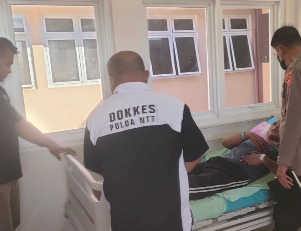 Wakapolres Rote Ndao Kunjungi Personel Yang Sakit, Bentuk Kepedulian  Institusi Terhadap Personel