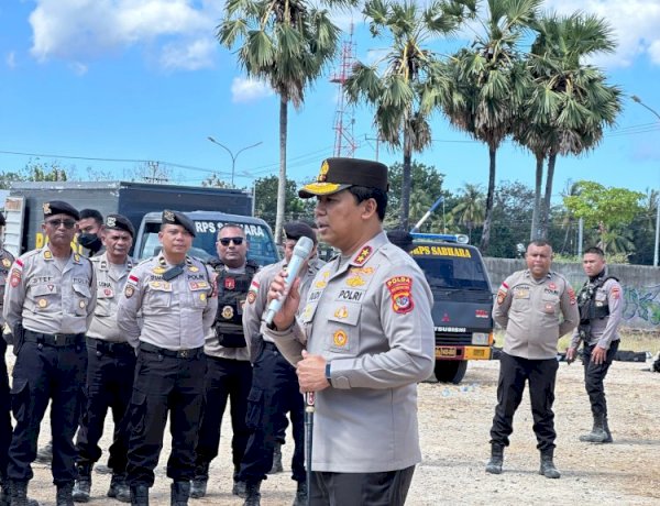 Kapolda NTT Beri Motivasi Personel Ditsamapta Saat Simulasi Pengendalian Massa