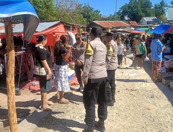 Pengaman di Pasar Sedeoen Oleh Polsek Rote Barat, Wujud Polri Untuk Masyarakat