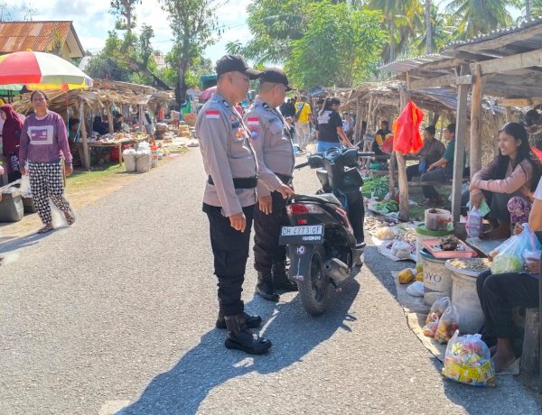 Personel Polsek Lobalain Lakukan Patroli Dipasar Kuli Aisele, Wujud Hadirnya Negara Jamin Keamanan Warga