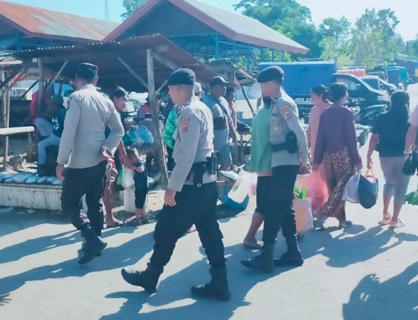 Polsek Rote Barat Laut Lakukan Pengamanan di Pasar Busalangga, Pastikan Kenyamanan Masyarakat