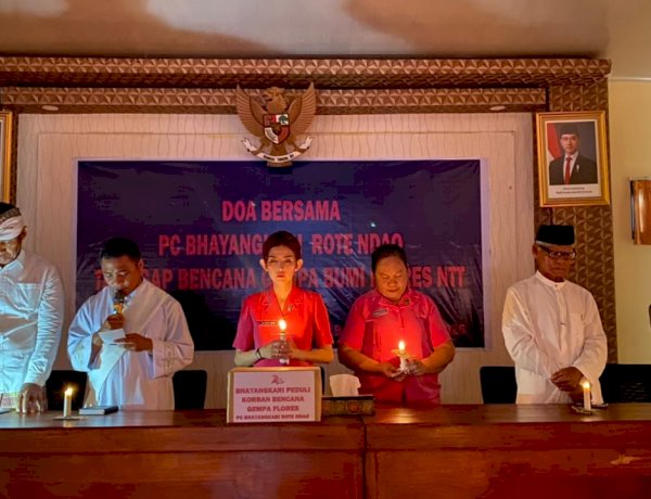 Bhayangkari Cabang Rote Ndao Gelar Doa Bersama Bagi Korban Bencana di Flores