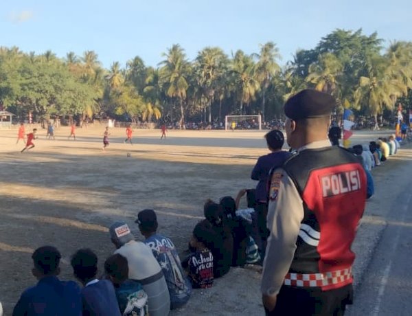 Polsek Rote Barat Lakukan Pengamanan Pertandingan Sepakbola Camat Rote Barat Cup III