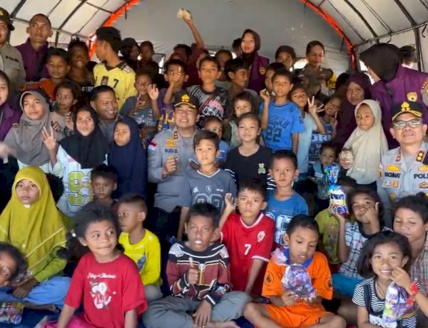 “Anak-Anak Korban Bencana Tak Boleh Kehilangan Harapan”, Pesan Kapolda NTT di Tengah Pengungsian Gempa