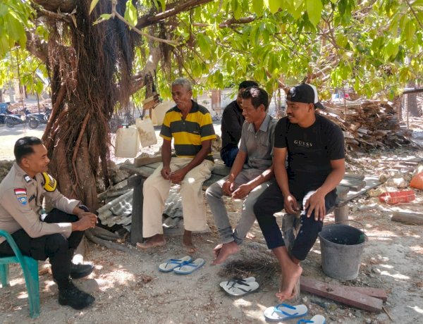 Bhabinkamtibmas Polsek Rote Barat Daya Sambangi Warga, Perkuat Kerjasama Jaga Kamtibmas