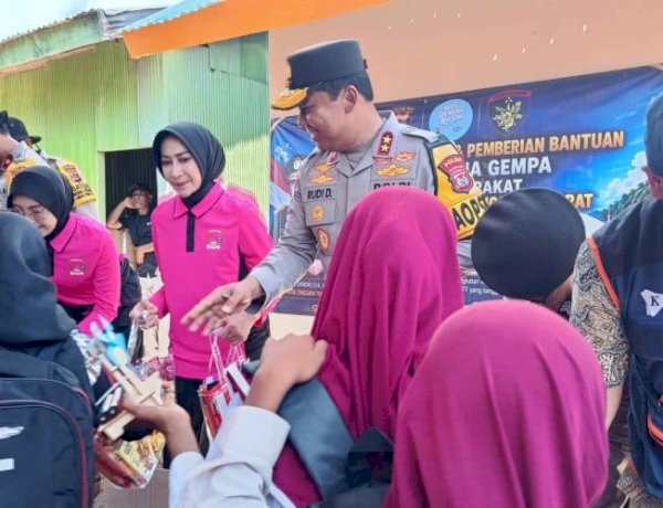 Kapolda NTT Resmikan Revitalisasi MI Al-Hidayah di Pulau Kukusan, Salurkan Bantuan Pascagempa