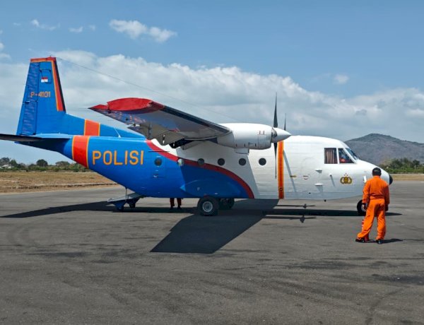 Gugur di Papua, Jenazah drh. Alfonsius Diterbangkan dengan Pesawat Polri Menuju Maumere