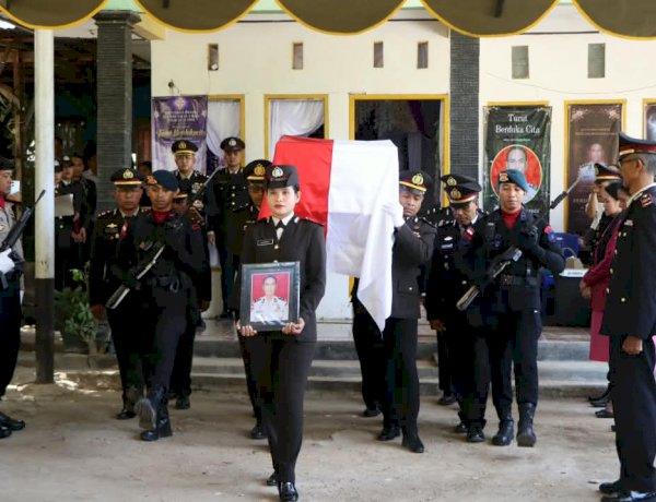Upacara Kedinasan Polri, Menghantar Almarhum IPTU Ferdinan Foeh ke Peristirahatan Terakhir