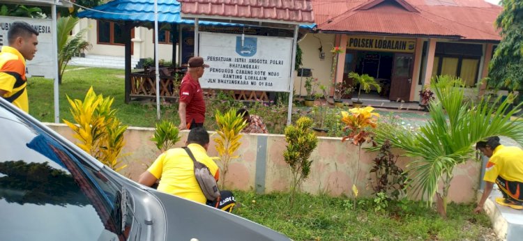 Jumat Sehat, Personel Polsek Lobalain Bersih – Bersih Mako