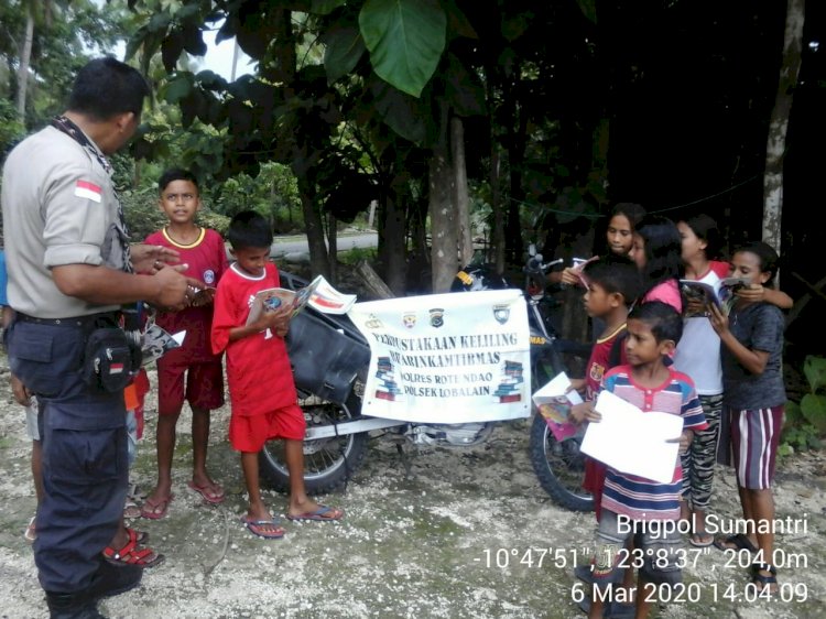 Bhabinkamtibmas Sumantri, Inovator Perpustakaan Keliling Di Ujung Pulau Rote