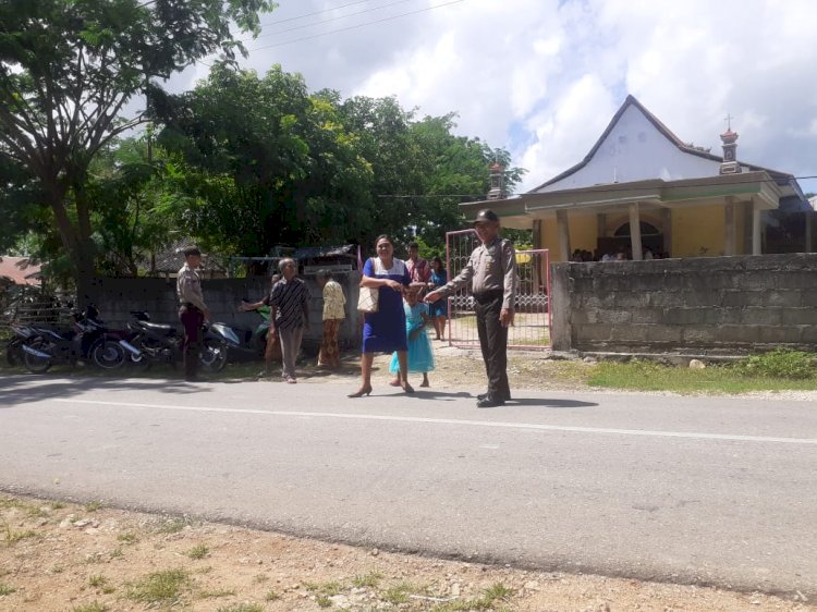 Berikan Rasa Aman, Polsek Rote Tengah Rutin Amankan Ibadah Gereja Hari Minggu