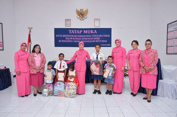 Ini Pesan Ketua Bhayangkari Daerah NTT, Saat Kunjungan Kerja Ke Bhayangkari Cabang Rote Ndao