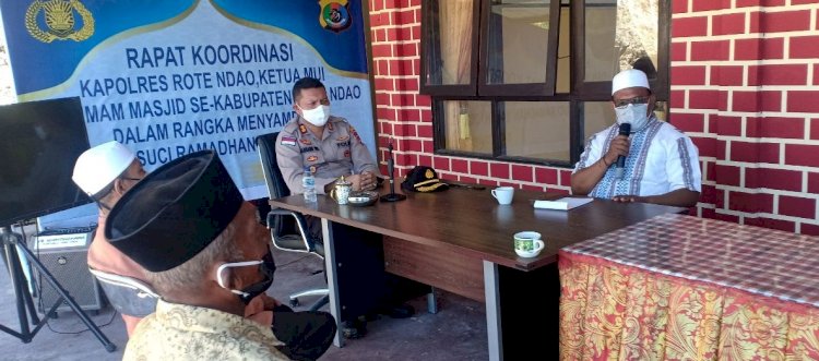 Bahas Bulan Suci Ramadhan Di Tengah Pandemi, Polres Rote Ndao Gelar Pertemuan Dengan MUI Dan Imam Mesjid SeKabupaten Rote Ndao