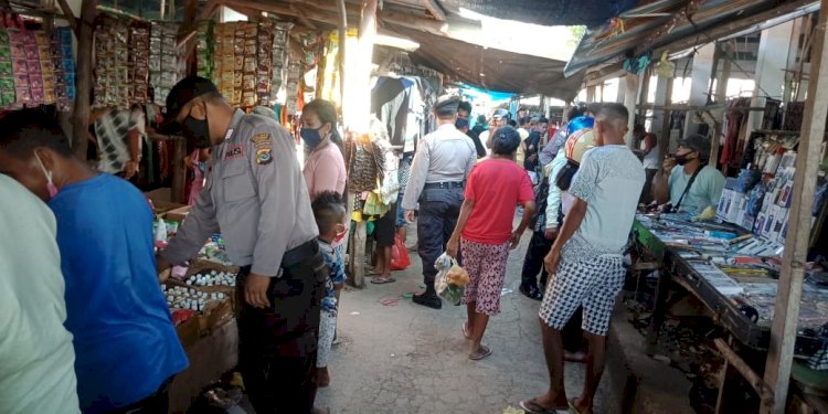 Dalam Giat Patroli, Polsek Rote Barat Daya Sosialisasikan New Normal