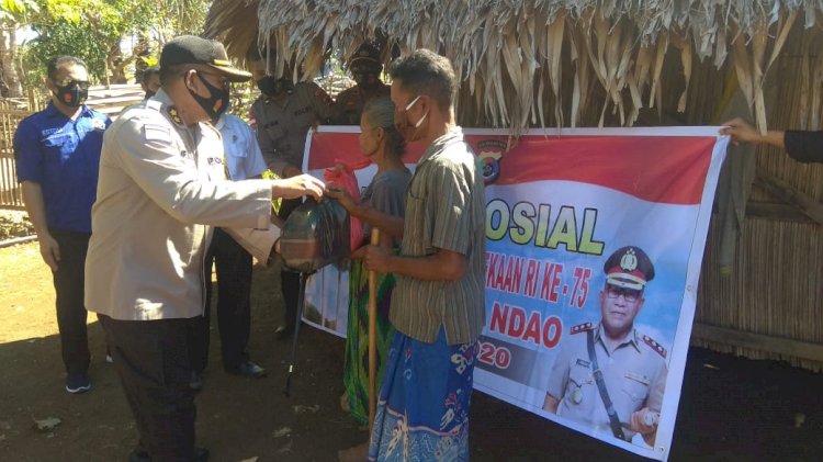 HUT RI Ke – 75, Polres Rote Ndao Kembali Salurkan Bantuan Sosial Ke Warga Yang Membutuhkan