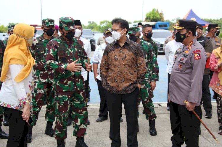 Panglima, Kapolri dan Menkes Tinjau  Rusun Nagrak dan Beberapa Posko PPKM Mikro di Jakarta