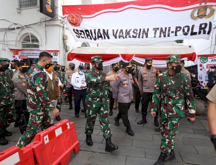 Gelar Vaksinasi Massal di Kota Tua, TNI-Polri Targetkan 2.000 Orang per Hari