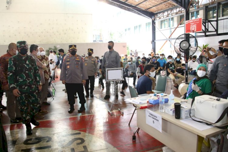 Panglima TNI dan Kapolri Tinjau Vaksinasi di Pesantren Minhaajurrosyidiin Jaktim